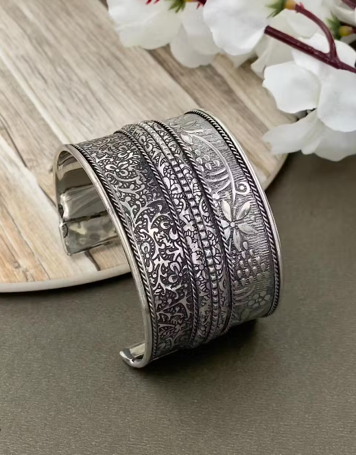 Enamel Oxidized Choker Jewellery Set