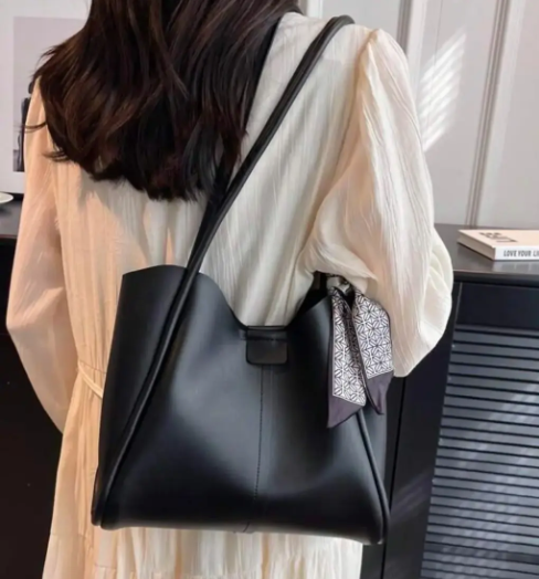 Trendy Large Black Leather Handbag