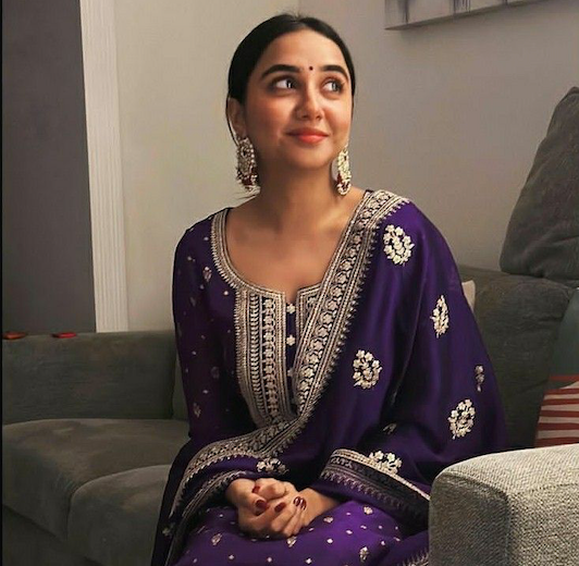 Traditional Wear: Blending Heritage and Modernity