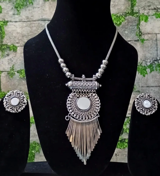 Round Pendant Necklace with Earrings